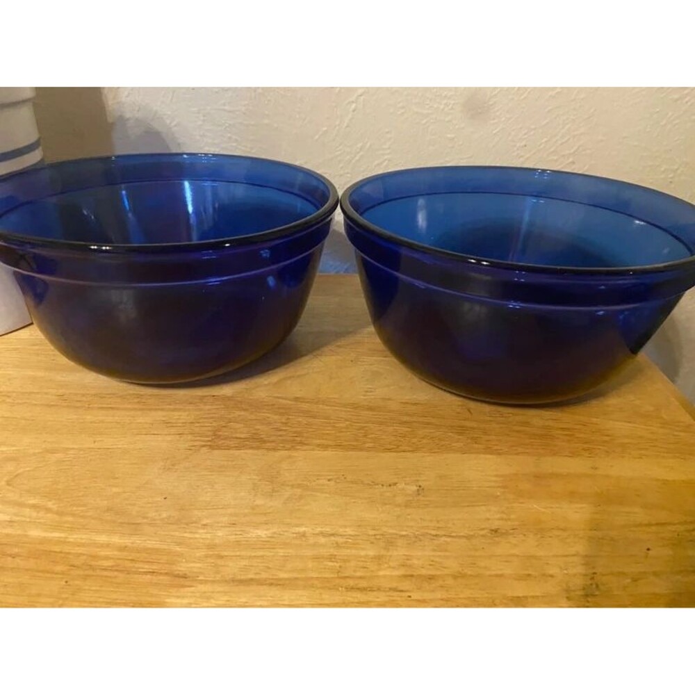 Vintage Anchor Hocking cobalt blue glass mixing bowls - set of 2